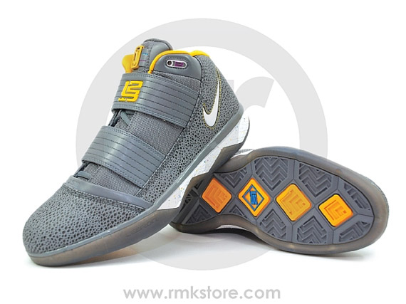 nikezoomlebronsoldier3iiigreyrep-3