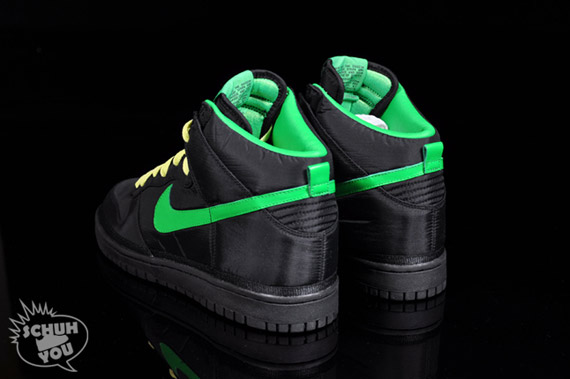 black nikes with green swoosh