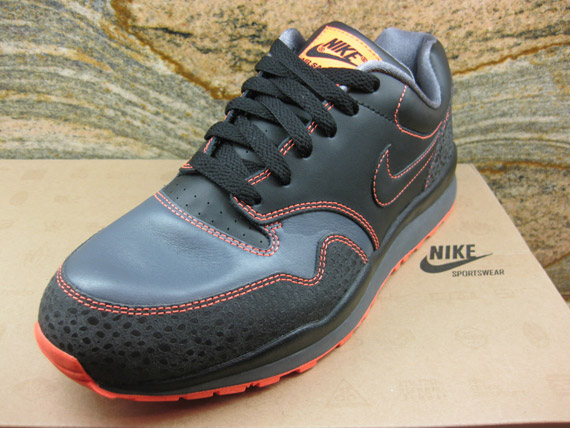 pedir fiesta líder Nike Air Safari '87 Supreme Quickstrike - Sample - SneakerNews.com