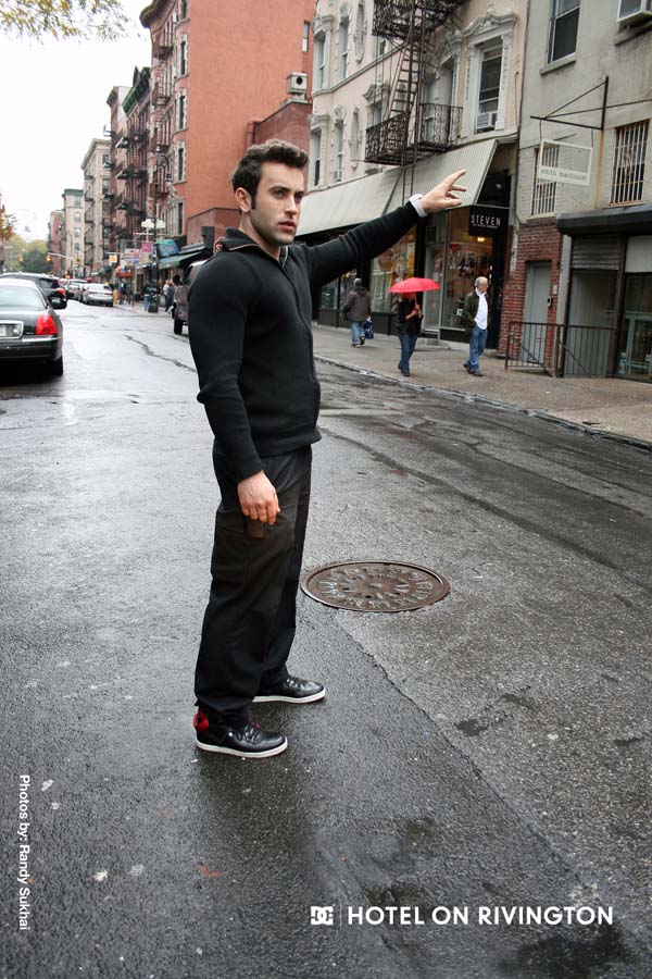 7.DC_HOTEL ON_PAIR_BELLHOP