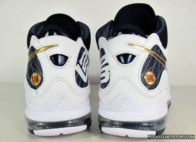 air-max-lebron-vii-white-navy-red-3