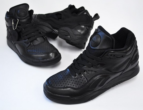 black reebok pumps