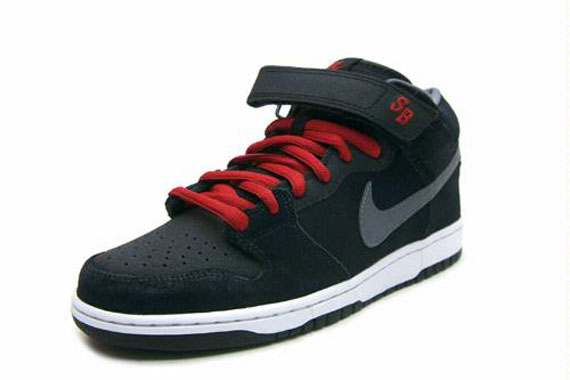Nike SB Dunk Mid – “Blood Red” Griptape – Available