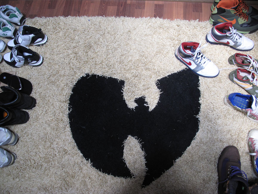 Celebrity Feet: The Rza's Sneaker Carpet?