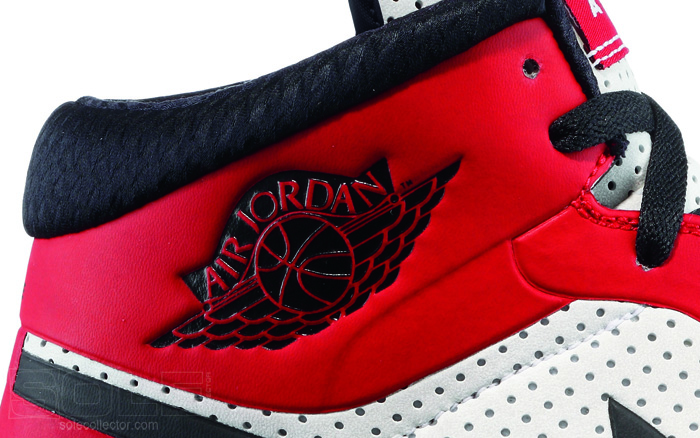 Alpha_AJ1_Wht-Blk-VRed-detail