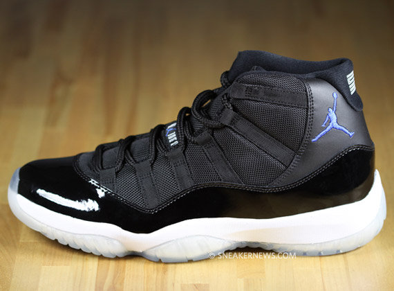 what shoes does jordan wear in space jam