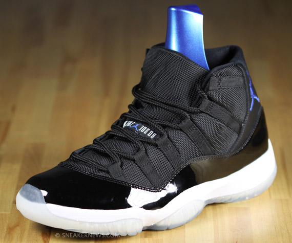 Air Jordan 11 Space Jam – Detailed Photos + Wallpapers