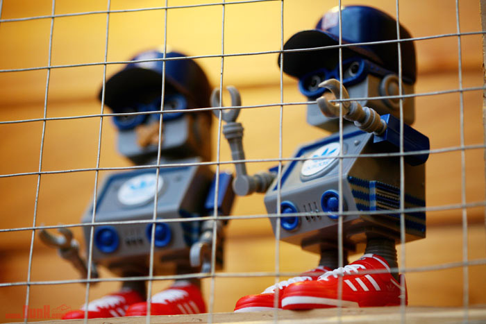 clot-dj-tommy-adidas-usb-robot-toy-01 clot-dj-tommy-adidas-usb-robot-toy-01