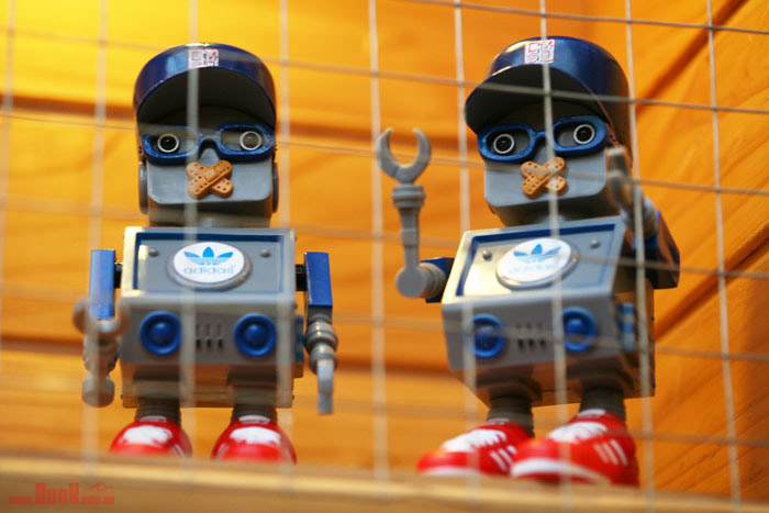 clot-dj-tommy-adidas-usb-robot-toy-02 clot-dj-tommy-adidas-usb-robot-toy-02