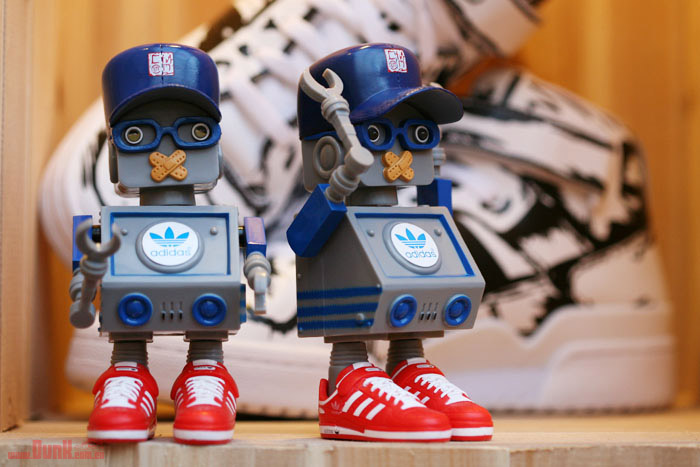 clot-dj-tommy-adidas-usb-robot-toy-03 clot-dj-tommy-adidas-usb-robot-toy-03