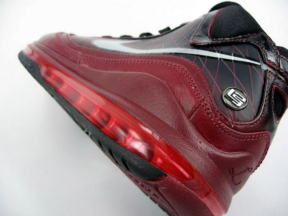 Nike Air Max LeBron VII – Christmas Edition – Release Reminder