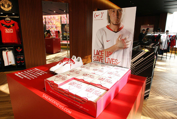 nike-red-laces-harajuku-niketown-15