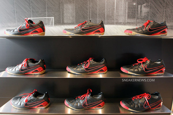 nike-red-laces-harajuku-niketown-18