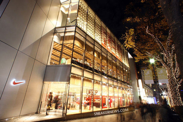 nike-red-laces-harajuku-niketown-26