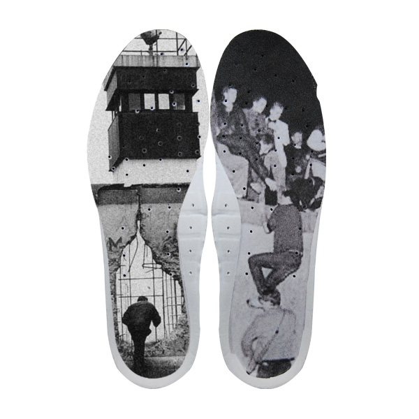 overkill-new-balance-berlin-wall-08