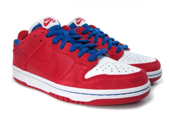 red wite and bule nike dunks