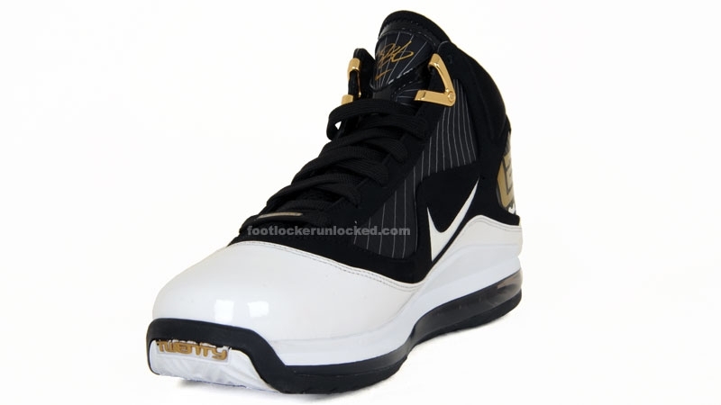 Air_Max_LeBron_VII_whiteblackgold__2_