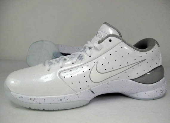Nike_Hyperdunk_Low_All_White_Colorway_First_View_01