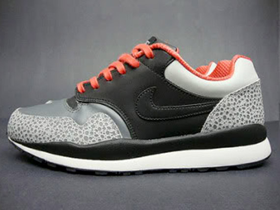 air-safari-grey-crimson-1