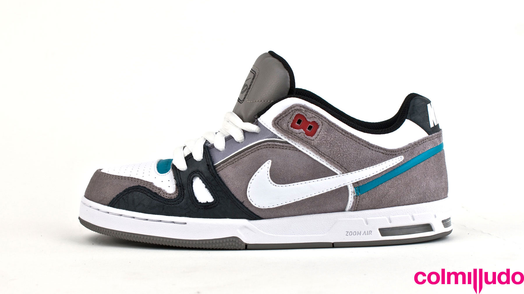 colmilludo-front-366630-011-NIKE-ZOOM-ONCORE-2_0001_Background