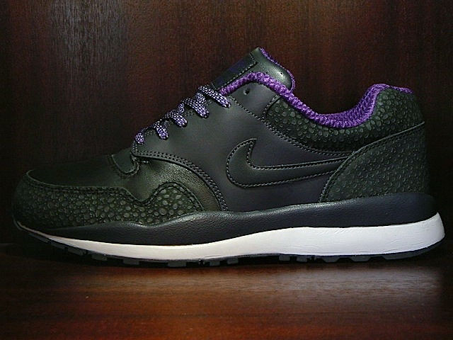 nike-air-safari-black-purple-01