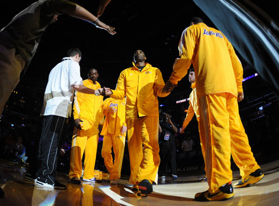 NBA Feet:  Kobe Bryant + Laker Teammates - Zoom Kobe V - Bruce Lee