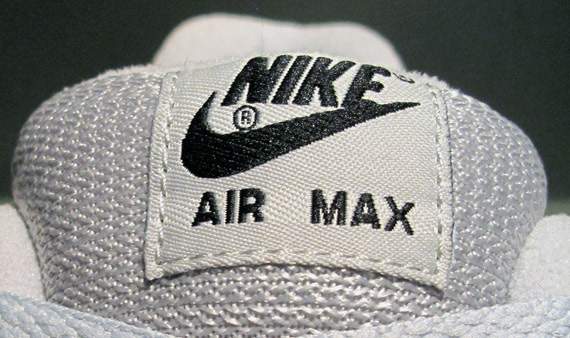 air-max-1-try-on-01