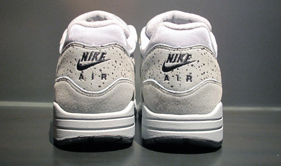 air-max-1-try-on-04