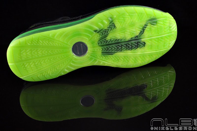 lebron7-dunkman-30-web lebron7-dunkman-30-web