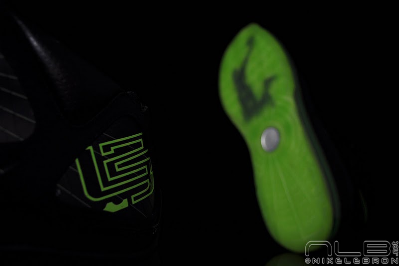 lebron7-dunkman-52-web lebron7-dunkman-52-web