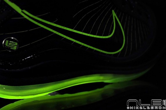 Nike Air Max LeBron VII 'Dunkman' Released in Europe