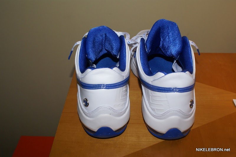 nike-air-max-lebron-7-low-pe-universit-of-kentucky-1-03