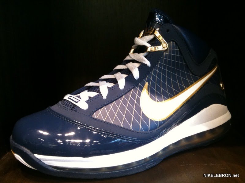 nike-air-max-lebron-7-pe-university-of-akron-2-02 nike-air-max-lebron-7-pe-university-of-akron-2-02