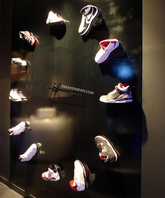 air jordan clock with mini shoes