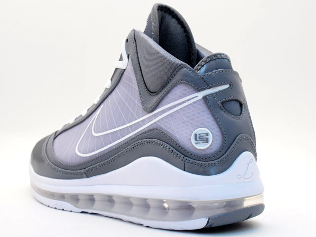 nike-air-max-lebron-7-gr-cool-grey-white-4-02