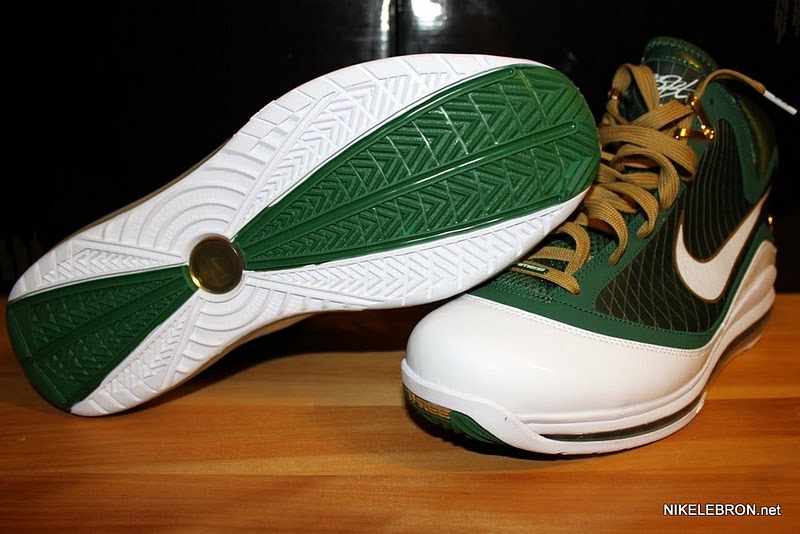 nike-air-max-lebron-7-pe-svsm-away-2-04 nike-air-max-lebron-7-pe-svsm-away-2-04