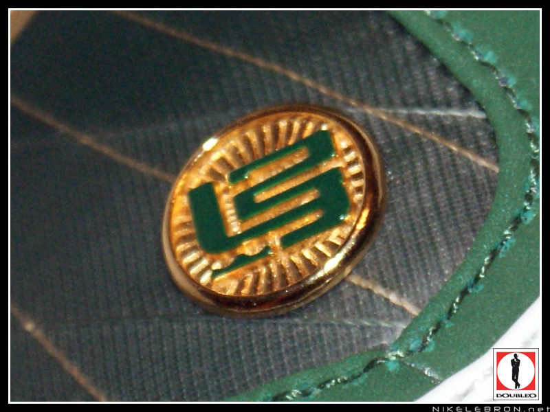 nike-air-max-lebron-7-pe-svsm-away-3-01 nike-air-max-lebron-7-pe-svsm-away-3-01