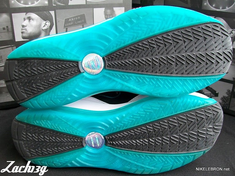 nike-air-max-lebron-7-ss-red-carpet-1-07 nike-air-max-lebron-7-ss-red-carpet-1-07