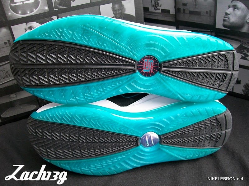 nike-air-max-lebron-7-ss-red-carpet-2-08 nike-air-max-lebron-7-ss-red-carpet-2-08