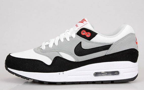 nike wmns air max 1 black silver red 5