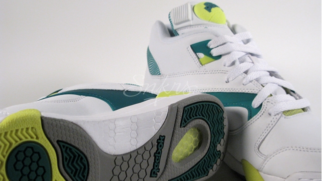 Pump Court Victory Neon Chang 3