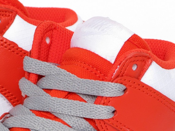 nike roster WMNS Dunk High - White - Team Orange - Gum