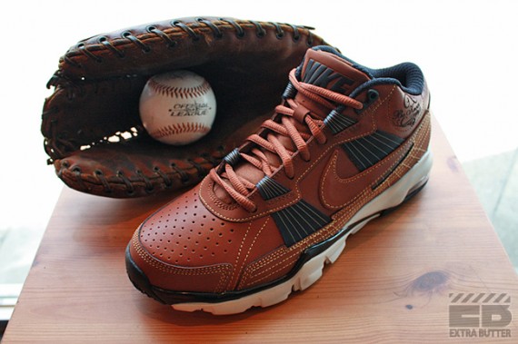 Nike Trainer SC 2010 ‘Baseball Glove’ – Available