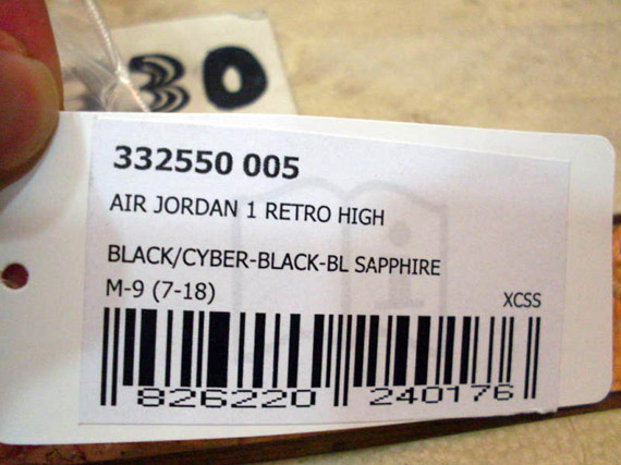 Air Jordan 1 Retro High Black Cyber Sapphire 12