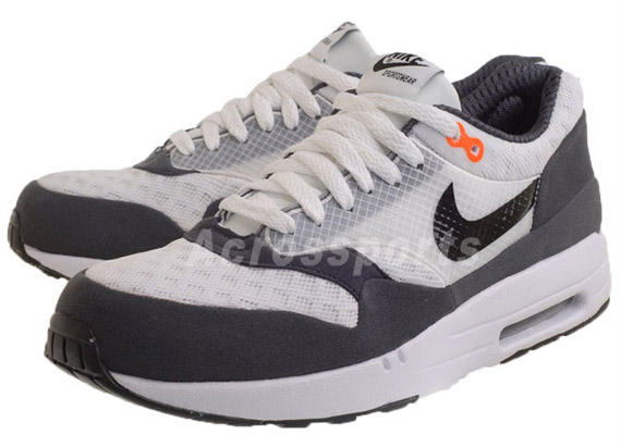 Nike Air Maxim 1 White Black Total Orange 1