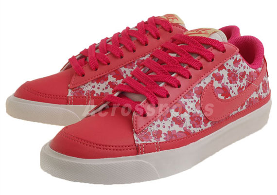 Nike Wmns Blazer Low Ap 7