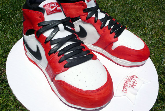 Nike Air Jordan Mid Sneaker Cake | Amazing cakes in Abu Dhabi | Custom cakes  Abu Dhabi