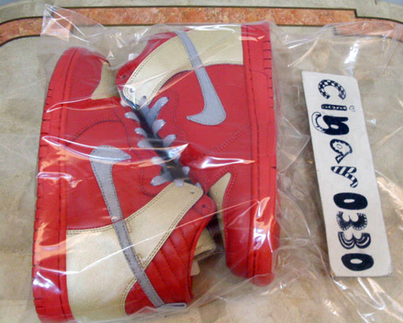 Nike 6.0 Wmns Dunk High Sport Red Metallic Silver 5