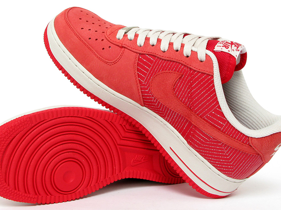 Nike Air Force 1 Sport Red Stripes 01