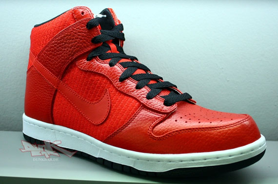 Nike Dunk High Premium - Red Textile